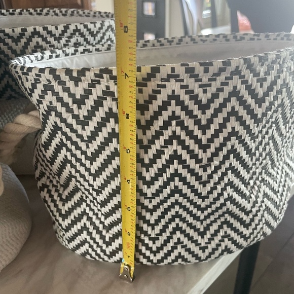 SET OF 3 SMALL BLACK AND WHITE STORAGE BASKETS - Picture 8 of 13
